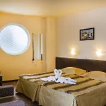Amaris Hotell 3*